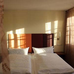 Comfort Zimmer mit Kingsize-Bett